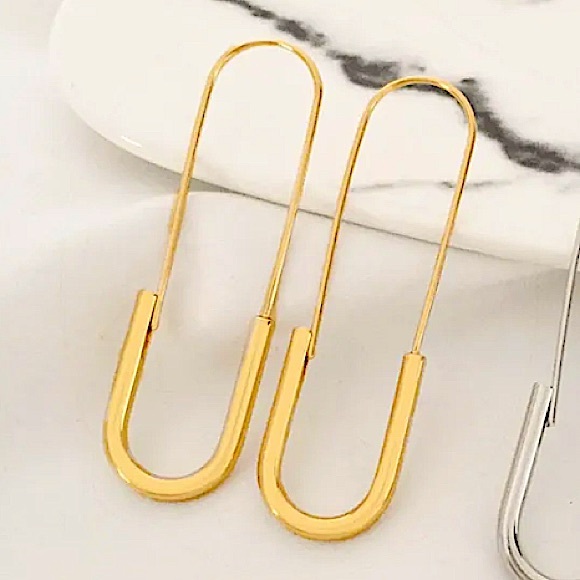 NEW 18K GOLD PLATED SAFETY PIN HOOP EARRINGS - Picture 4 of 6